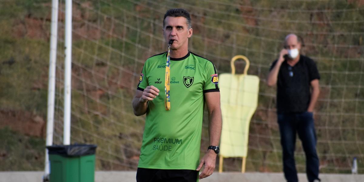 (João Zebral / América)