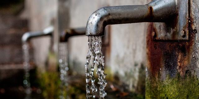 Bairros da região Oeste podem ficar sem água neste domingo. (Pixabay/Divulgação)