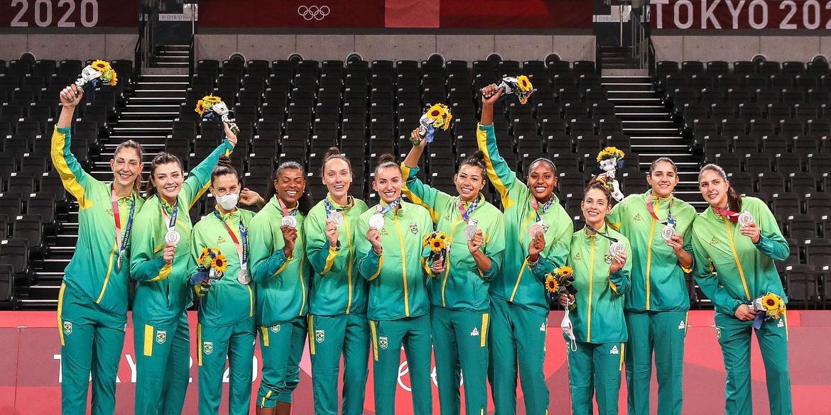 Vôlei feminino do Brasil conquista medalha de prata nas Olimpíadas de
