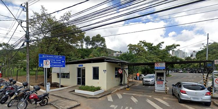 (Google Street View/Reprodução)