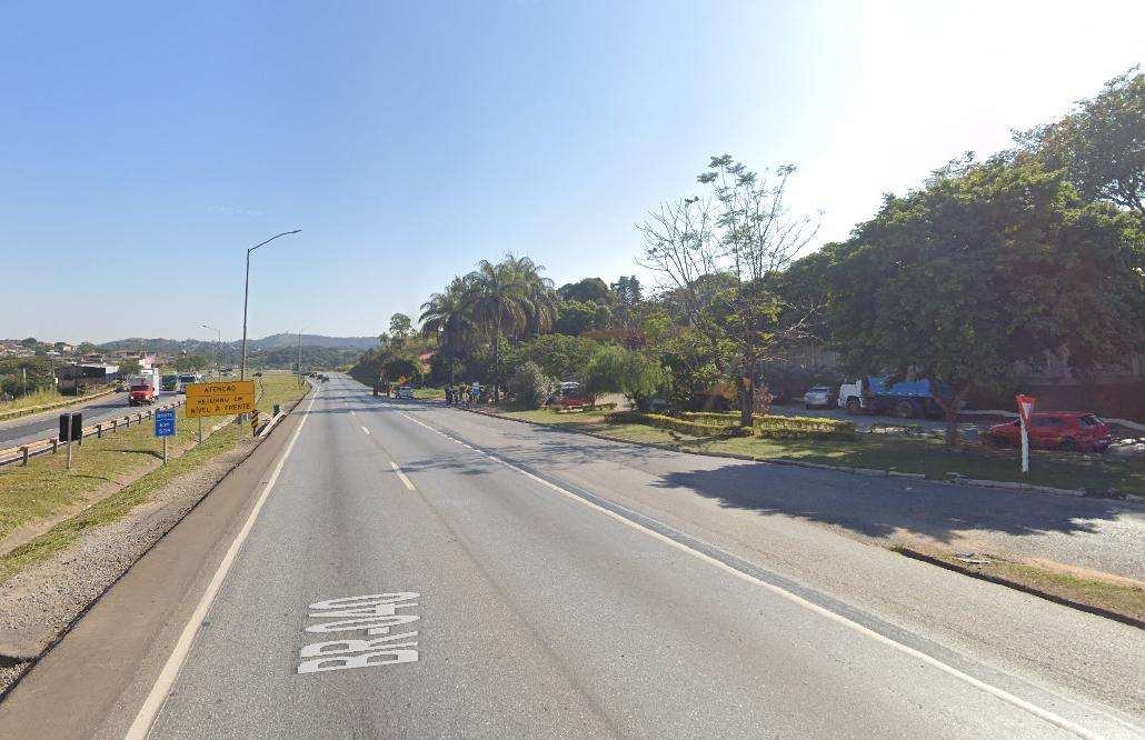 Motorista morre e dois passageiros ficam feridos após carro capotar na BR040, em Ribeirão das Neves Motorista morre e dois passageiros ficam feridos após carro capotar na BR040, em Ribeirão das Neves