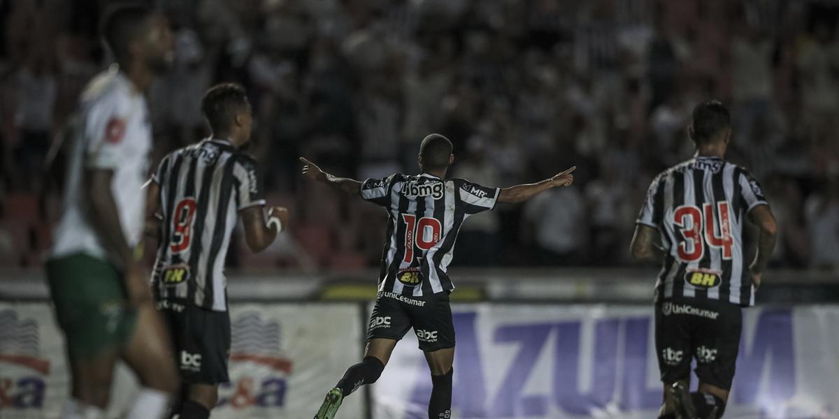 Fábio Gomes (à esquerda) e Ademir (ao centro) balançaram as redes no segundo tempo (Pedro Souza/Atético)