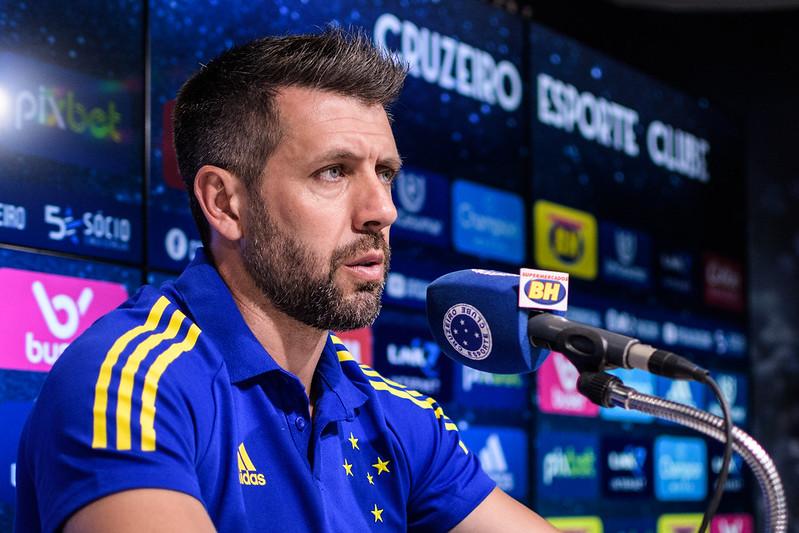 Pezzolano sofreu sua primeira derrota no comando do Cruzeiro em clássico contra o América (Gustavo Aleixo/Cruzeiro)