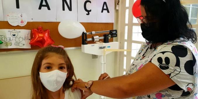 Na capital, campanha de vacinação contra a Covid foi iniciada em 15 de janeiro (Divulgação/PBH)