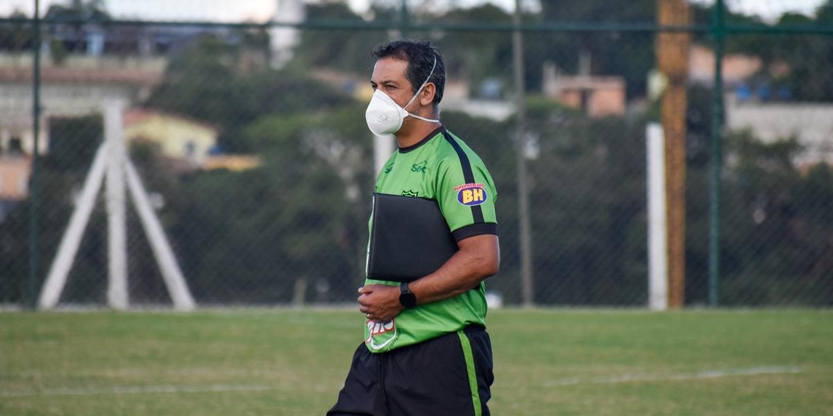 Técnico Marquinhos Santos indiciou que pode preservas alguns titulares para o confronto desta terça-feira (8) (João Zebral / América)