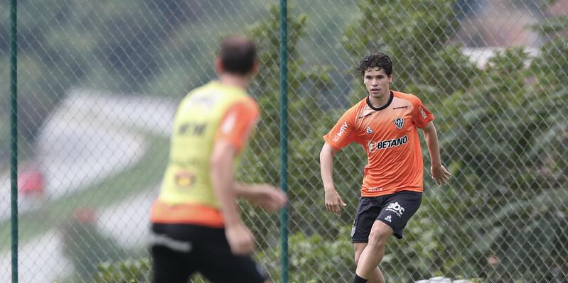 Após se recuperar de dores no joelho esquerdo, o lateral Dodô foi relacionado para a partida contra a URT, nesta quarta-feira (8).