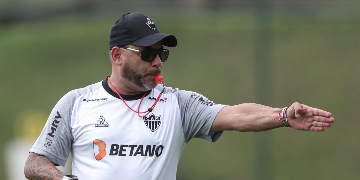 Diante da URT, técnico "Turco" Mohamed sofreu sua primeira derrota à frente do Galo (Pedro Souza / Atlético)