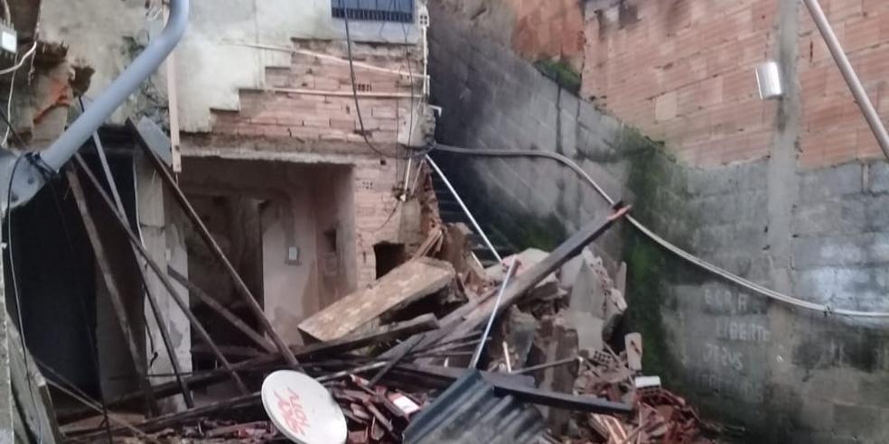 Desabamento impediu acesso dos moradores ao imóvel no bairro Aparecida, em BH (Reprodução/Redes Sociais)