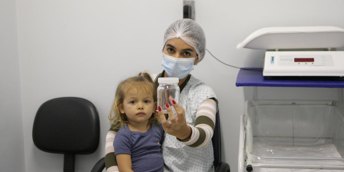 GELADEIRA VAZIA – Queda nas doações de leite no Hospital Sofia Feldman já dura seis meses, mas o atual cenário é o pior já enfrentado (Fernando Michel/Hoje em Dia)