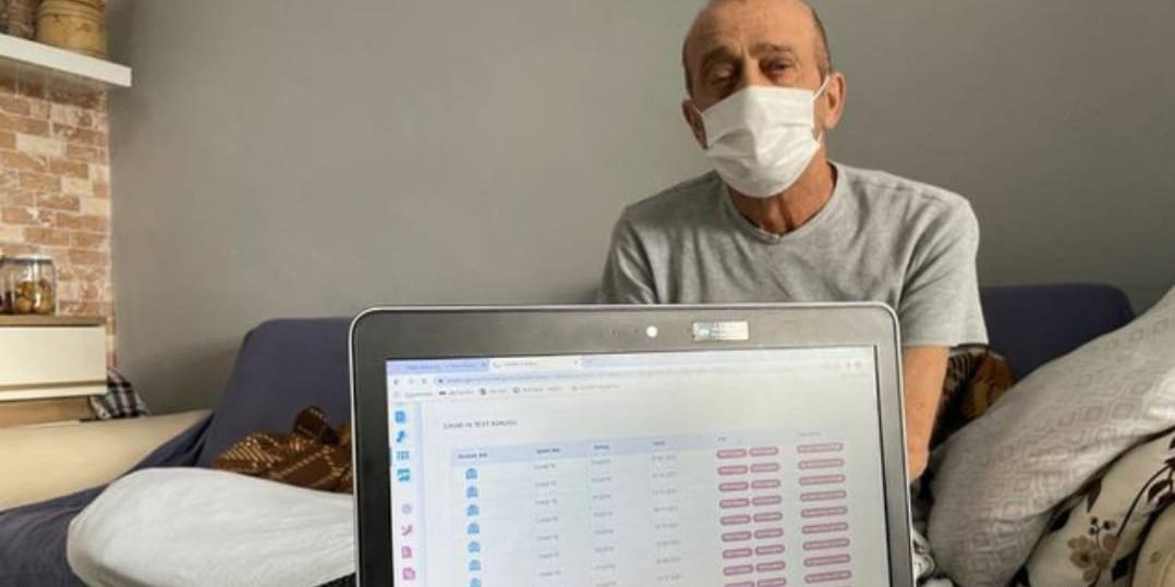 O turco Muzaffer Kayasan, de 56 anos, já recebeu 78 vezes diagnósticos positivos de coronavírus (Facebook / datquangquetoi.net / Reprodução)