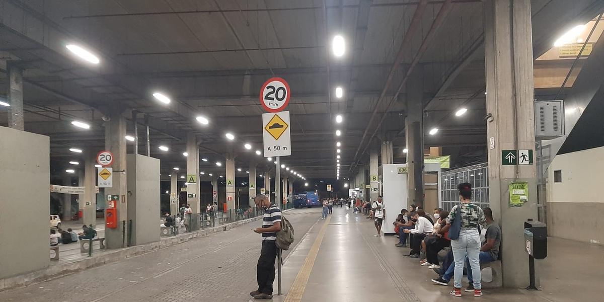 Faltou ônibus na volta para a casa na segunda-feira de Carnaval (Bernardo Estillac)