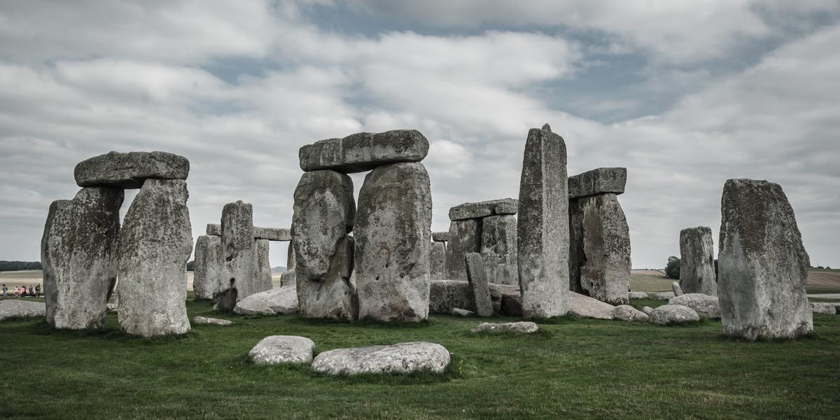 A disposição das pedras no círculo de Stonehenge correspondem a um calendário solar (Pexels / Divulgação)