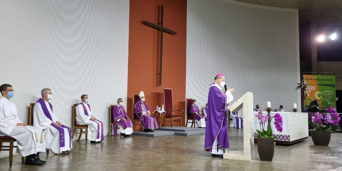 Dom Walmor celebra missa de quarta-feira de cinzas em BH (Foto: Marcos Aurélio Jr/Arquidiocese BH)