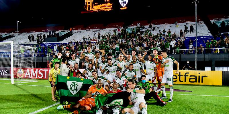 Na segunda fase, o América eliminou o Guaraní, do Paraguai, com vitória nos pênaltis, em Assunção (Mourão Panda / América)