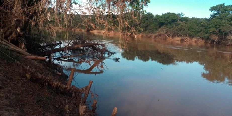 Ponto do rio Pará onde a vítima foi encontrada pelos bombeiros. (Foto: CBMMG/ Divulgação)