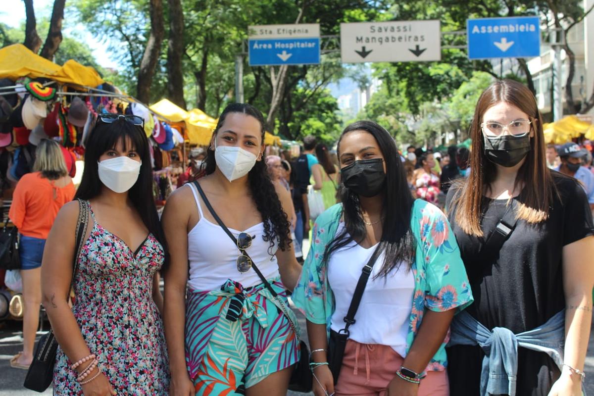 Bárbara, Larissa, Janaína e Mariana vieram de São Paulo já sabendo da situação da pandemia em BH (Foto: Bernardo Estillac/ Hoje em Dia)