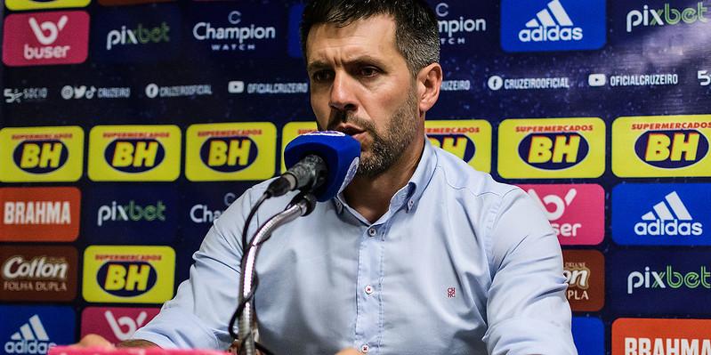 O técnico uruguaio fez um pronunciamento ao final da partida entre Atlético e Cruzeiro. (Foto: Gustavo Aleixo/Cruzeiro)