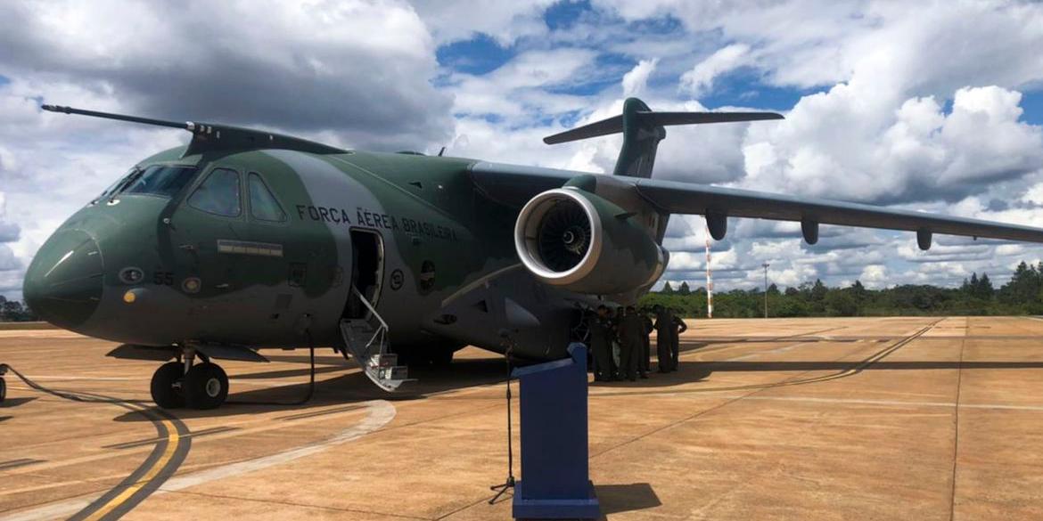 Avião-cargueiro KC-390, da FAB, partiu em direção à Polônia para resgatar 40 brasileiros, 23 ucranianos, um polonês e seis cães (José Cruz / Agência Brasil / Divulgação)