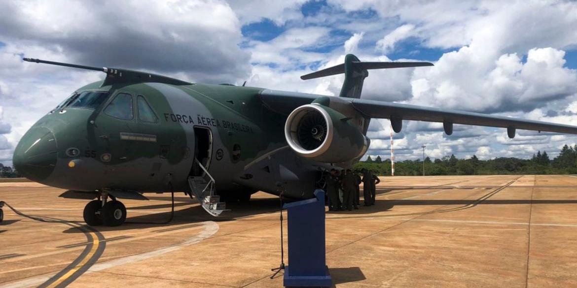 Avião-cargueiro KC-390, da FAB, partiu em direção à Polônia para resgatar 40 brasileiros, 23 ucranianos, um polonês e seis cães (José Cruz / Agência Brasil / Divulgação)