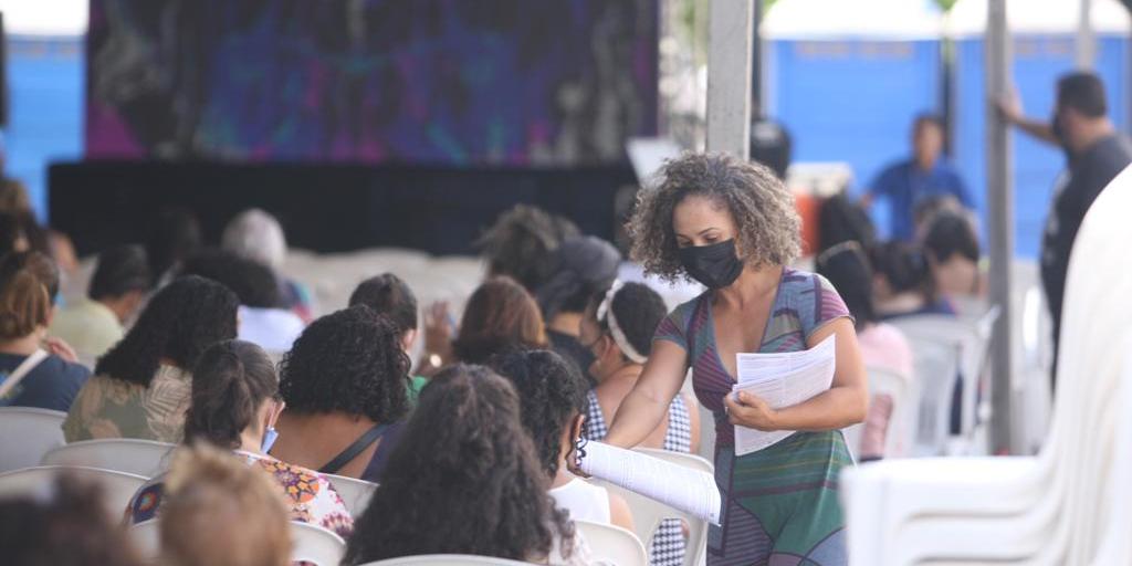 Assembleia de professores da rede municipal de Belo Horizonte na Praça da Estação (Foto: Maurício Vieira/ Hoje em Dia)