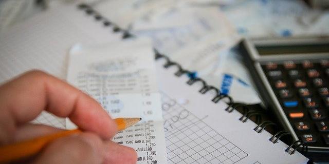 Para limpar o nome no rol indesejado é preciso abrir diálogo com o credor (CDL MG /  Divulgação)