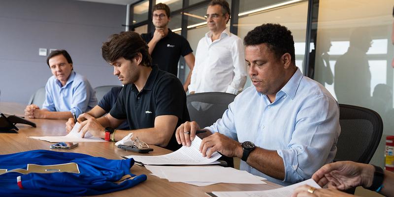 Ronaldo assinou carta de intenção de compra de 90% das ações da SAF em 18 de dezembro (XP Investimentos/Divulgação)