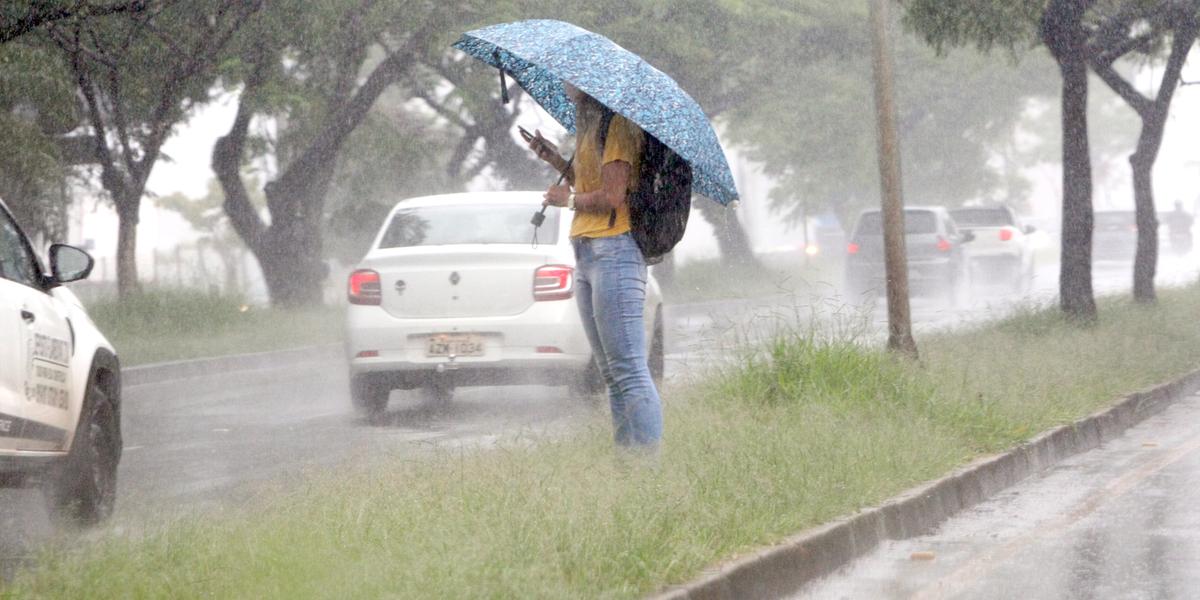 Prepare o guarda-chuva!  (Maurício Vieira / Hoje em Dia)