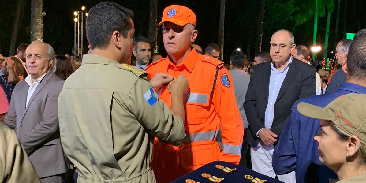 Militares do Corpo de Bombeiros de Minas receberam a Medalha Mérito Avante Bombeiro no Rio (CBMMG / Divulgação)