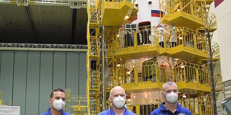 Três cosmonautas russos foram enviados à Estação Espacial Internacional nesta sexta-feira (18) (Instagram / roscosmosofficial / Reprodução)