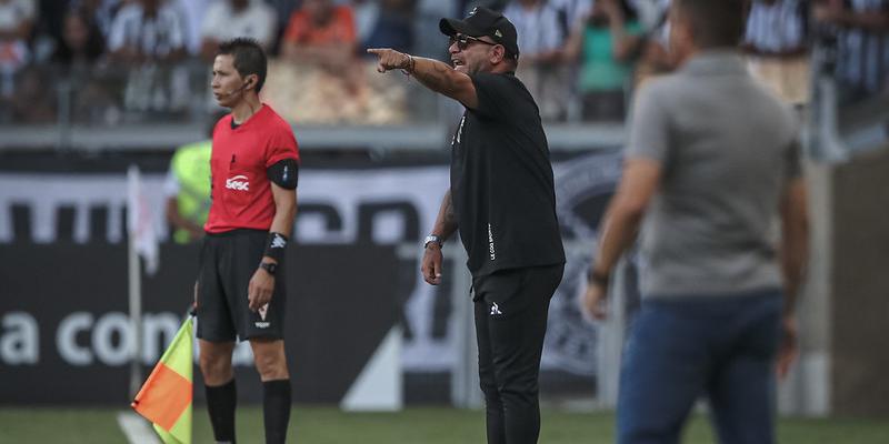 O treinador "El Turco" está no Galo desde janeiro deste ano e já comandou 12 jogos. (Foto: Pedro Souza / Atlético)