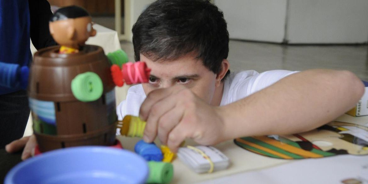 Redução da carga horária dependerá da avaliação biopsicossocial e não de laudos médicos (Arquivo/ Agência Brasil)