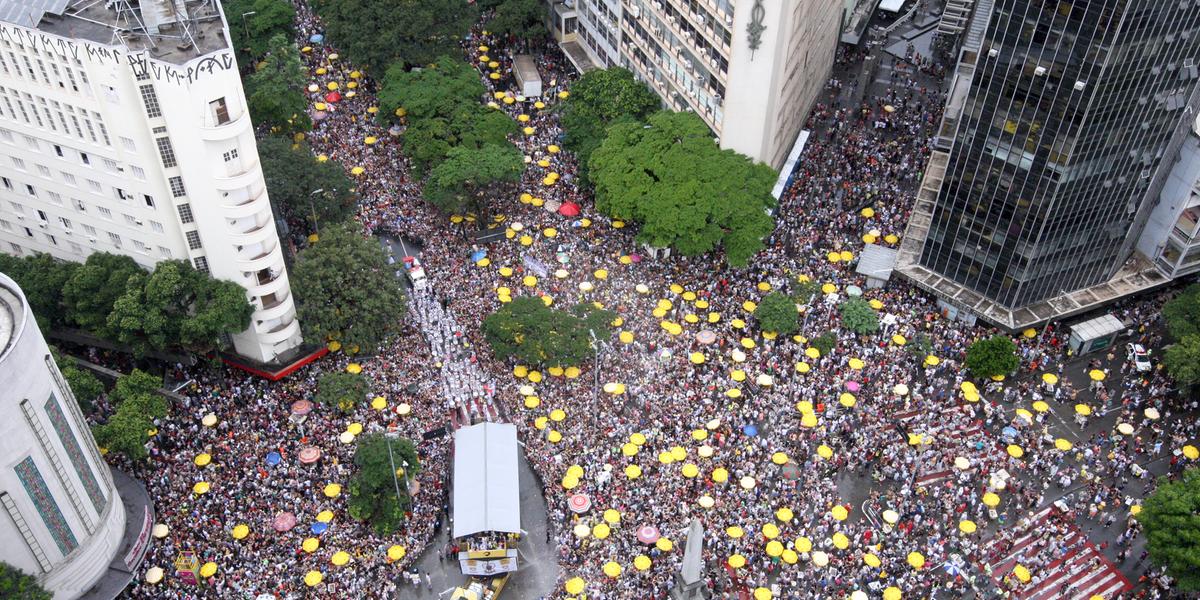 Com o fechamento de várias ruas e avenidas, o itinerário de várias vias foi modificado (Maurício Vieira / Hoje em Dia)