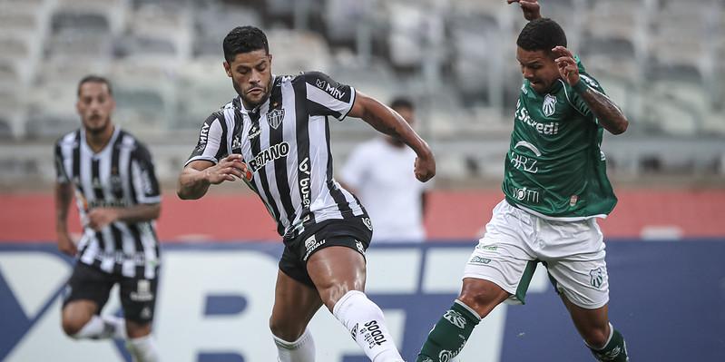 Hulk cumprirá suspensão automática após levar terceiro cartão amarelo. (Foto: Pedro Souza / Atlético)