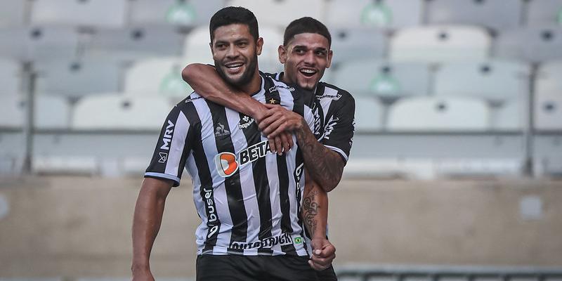 Hulk marcou os dois gols da vitória do Atlético sobre a Caldense, deixando a equipe muito perto da final do Estadual (Pedro Souza / Atlético)