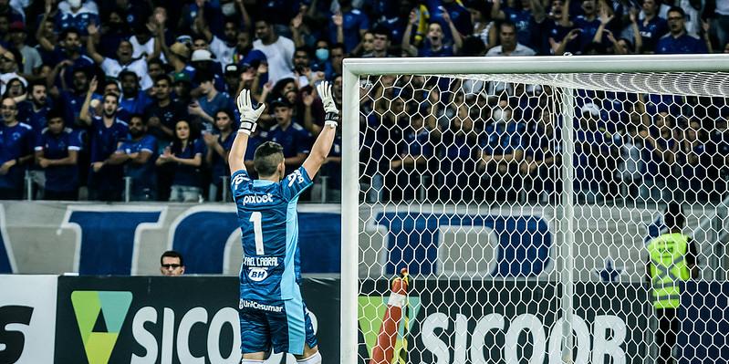 Rafael Cabral comentou sobre trocas de treinadores em clubes brigando pelo acesso (Gustavo Aleixo/Cruzeiro)