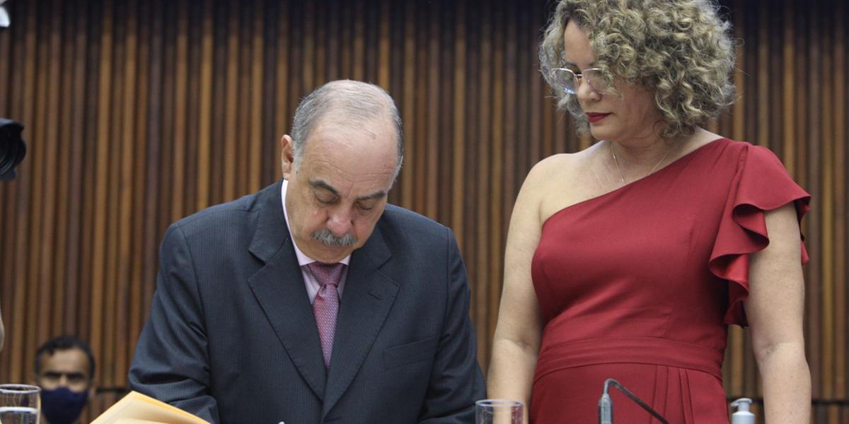 Novo prefeito tomou posse nessa terça-feira em cerimônia na Câmara Municipal (Lucas Prates)