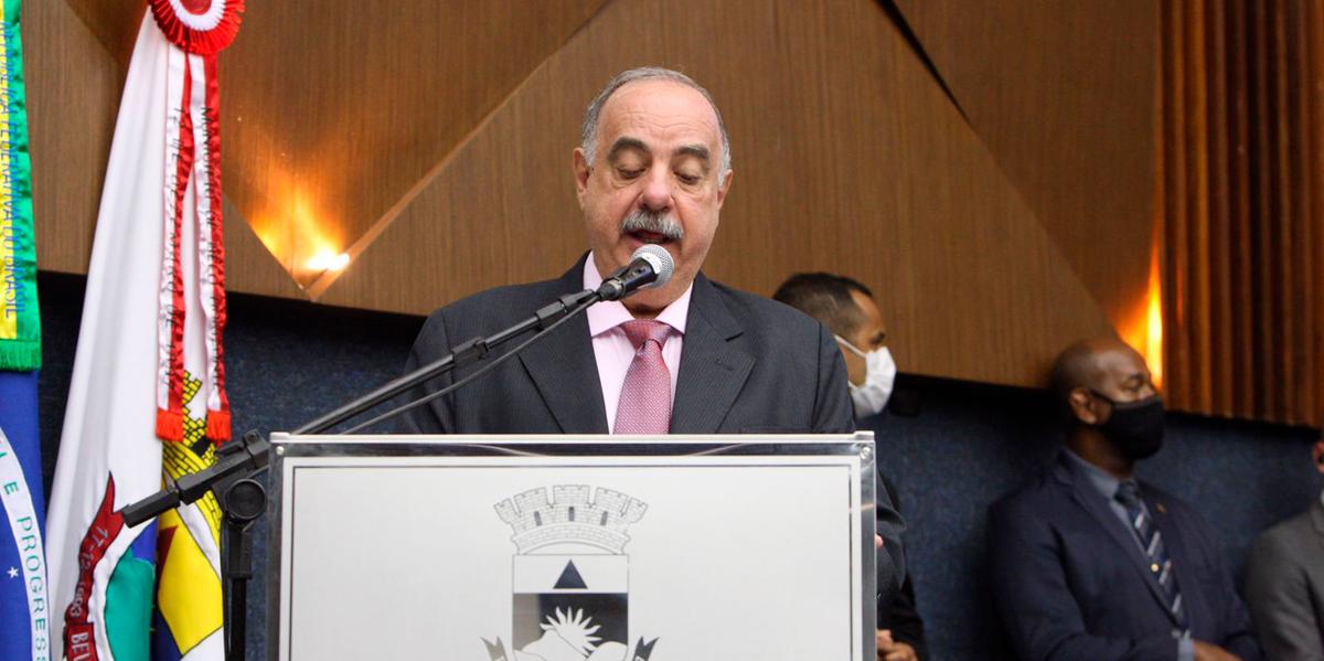 Em cerimônia na Câmara Municipal, o economista e escritor Fuad Noman tomou posse como novo prefeito de Belo Horizonte (Lucas Prates)