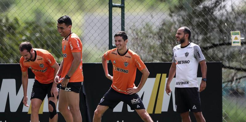Godín, Alonso e Nacho estão na briga por cinco vagas com Zaracho, Vargas, Dylan e Savarino (Bruno Sousa / Atlético)