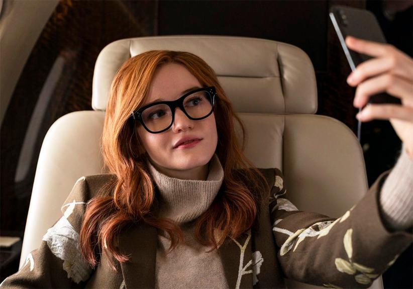 Atriz Júlia Garner interpreta falsa herdeira que mentia para levar vida de milionária em série da Netflix (Netflix / Divulgação)