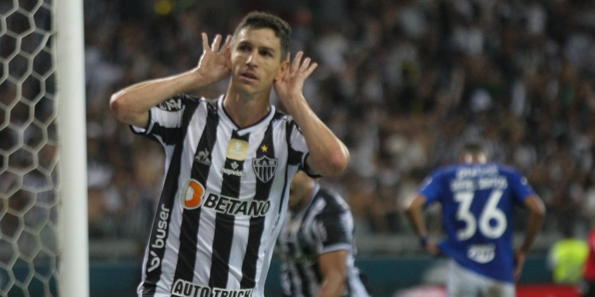 Nacho fez a assistência para Hulk abrir o placar e ainda marcou o segundo gol do Atlético (Fernando Michel)