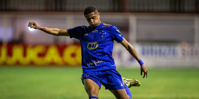 Rafael Santos é um dos "Crias da base" e está no Cruzeiro desde 2018.  (Foto: Staff Images)