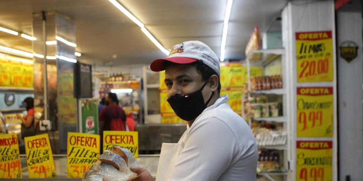 Eneias Moreira, gerente do Frigo Nº1, diz que pela primeira vez em 20 anos o frigorífico não comprou bacalhau para esta Páscoa: “Por causa do preço" (Fernando Michel)