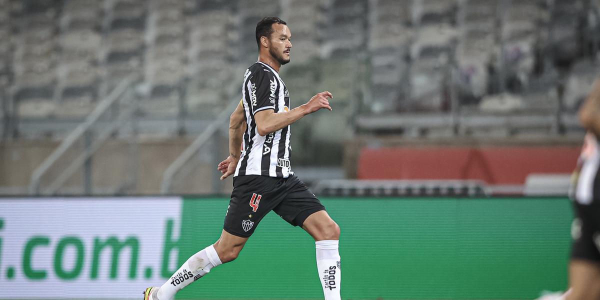 Réver foi titular do Atlético contra o Brasiliense (Pedro Souza / Atlético)