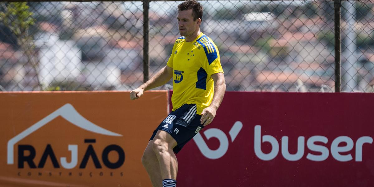 Eduardo Brock renovou contrato com Cruzeiro até maio de 2023 (Gustavo Aleixo/Cruzeiro)