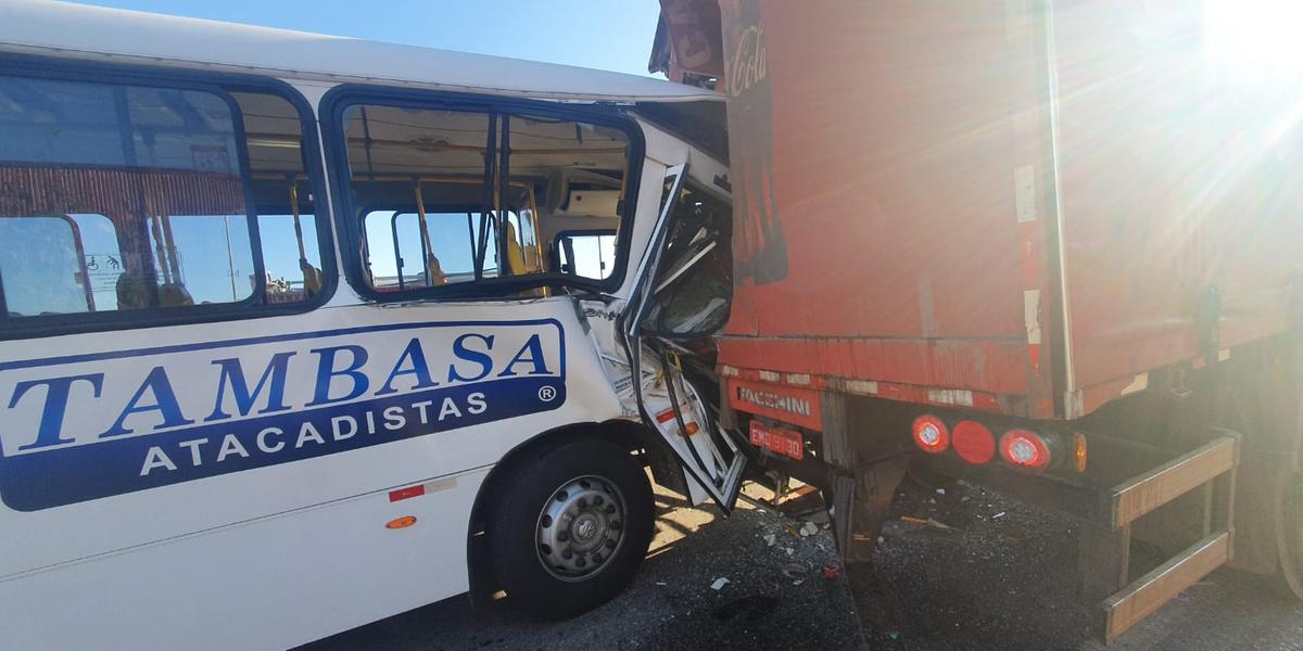 Acidente aconteceu na manhã deste sábado (23) em Belo Horizonte (Divulgação/Corpo de Bombeiros)