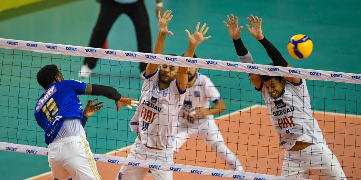No primeiro jogo da decisão, a Raposa venceu por 3 sets a 2, no ginásio Divino Braga, em Betim (Divulgação/Sada/Cruzeiro)
