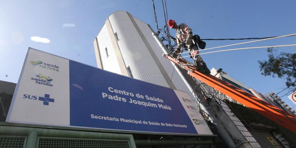 Os cabos foram repostos e Cemig trabalha no local para restabelecer energia (Valéria Marques/Hoje Em Dia)