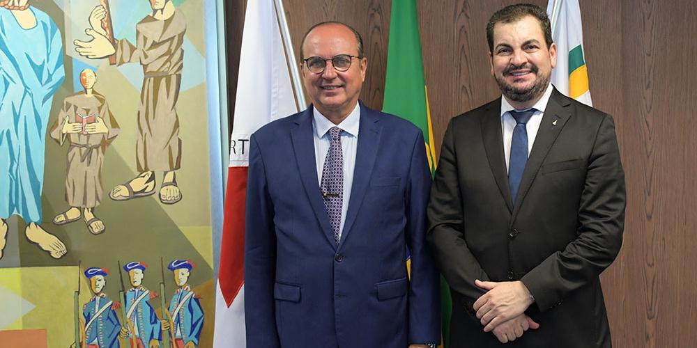 Presidente eleito para o biênio 2022-2024, desembargador José Arthur Filho, ao lado do atual presidente do TJMG, desembargador Gilson Soares Lemes (Cecília Pederzoli/TJMG/Divulgação)