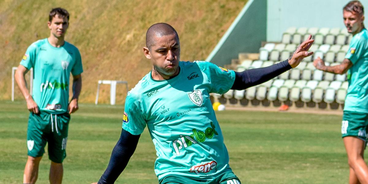 Recuperado de lesão na panturrilha, experiente Wellington Paulista é a principal novidade na relação (Divulgação/América)
