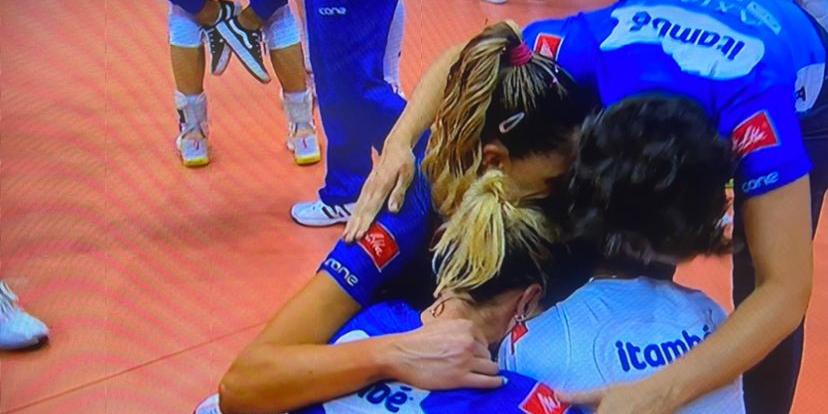 O clube da Rua da Bahia venceu os dois jogos da decisão do torneio por 3 sets a 1 (Reprodução/Sportv)